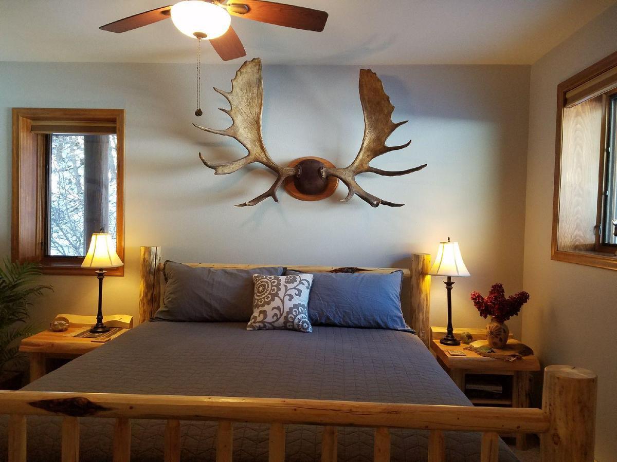 Two Bears Inn Bed & Breakfast Red Lodge Exterior photo