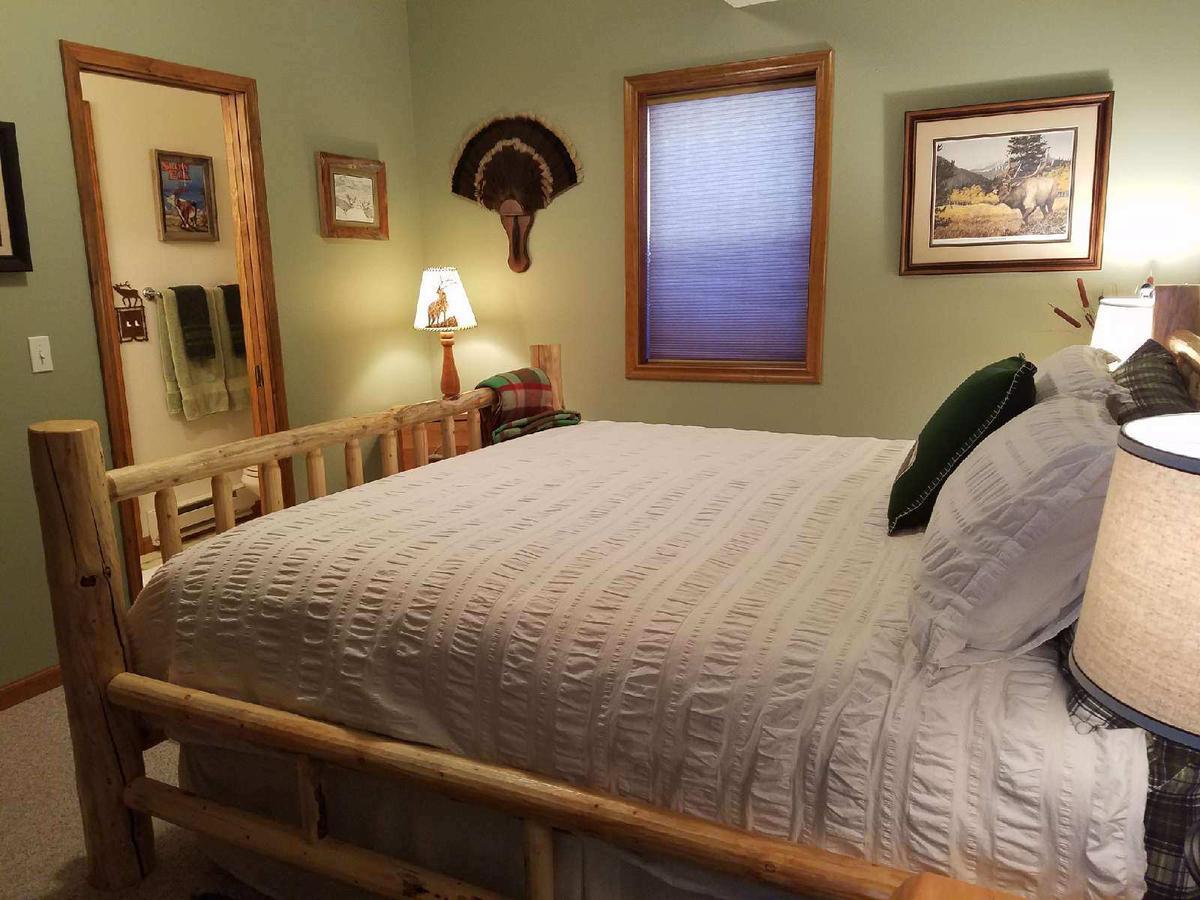 Two Bears Inn Bed & Breakfast Red Lodge Exterior photo